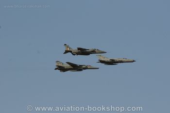 Formation_Bison_Jag_MiG27